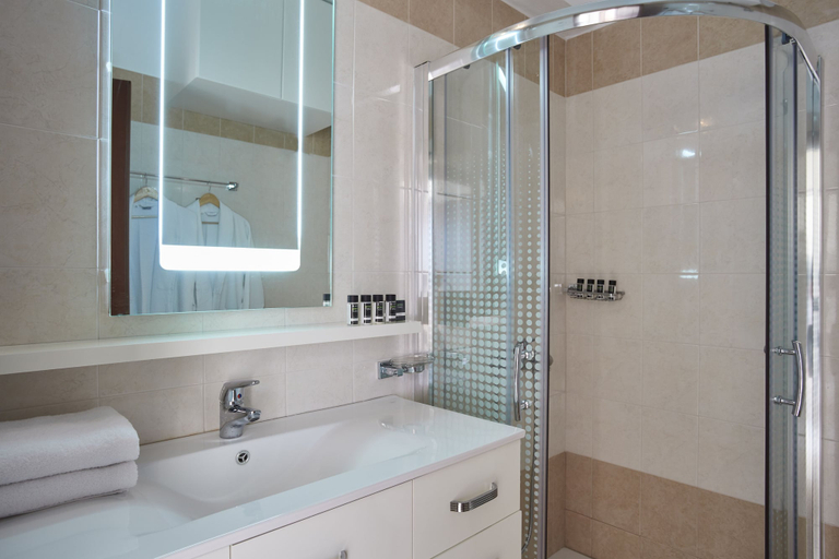 Bathroom 2, Skiathos Luxury Living, Thessaly