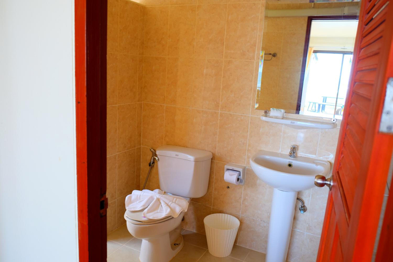 Bathroom 3, New Travel Beach Resort, Tha Mai