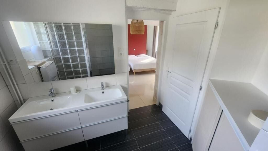 Bathroom 2, Chambres Domaine de Saint Marc, Indre