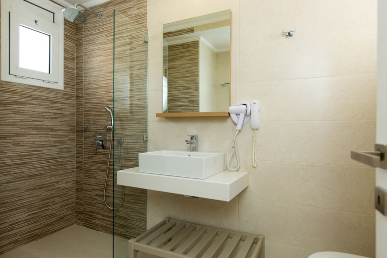 Bathroom 3, Trefon Hotel Apartments and Family Suites, Crete