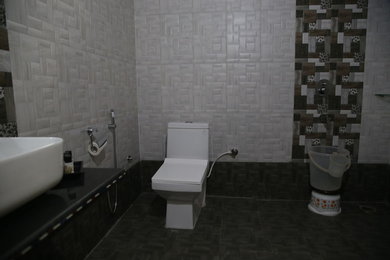 Bathroom 3, Mogli Jungle Resorts Bandhavgarh, Umaria