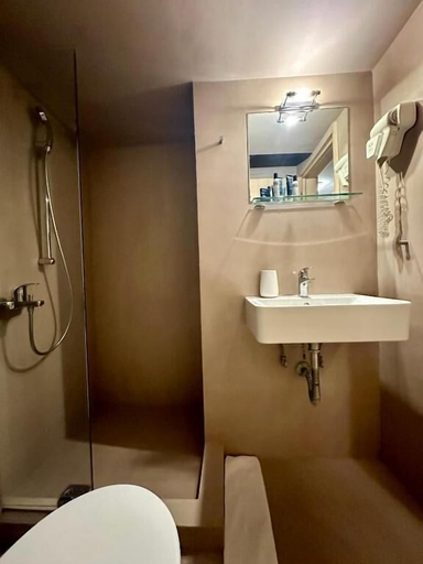 Bathroom 5, Mc Queen Rooms & Apartments, Attica