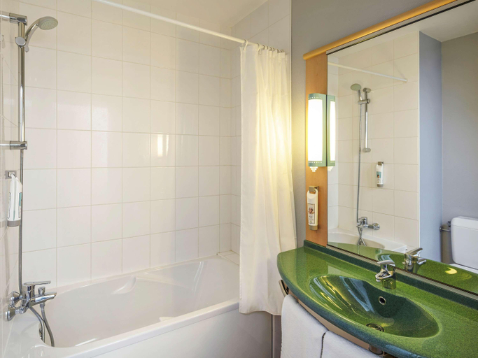 Bathroom 4, ibis Chartres Ouest Luce, Eure-et-Loir