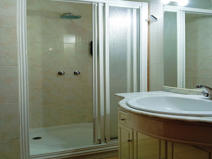 Bathroom 4, Hotel La Rueda 3000, Teruel