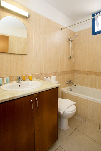 Bathroom 2, Sea CleoNapa Hotel