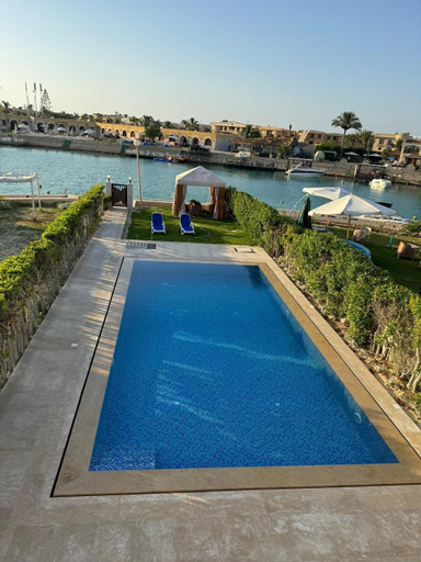 Sport & Beauty 2, Spacious Marina Villa, Lagoon Facing with Pool, El Alamein