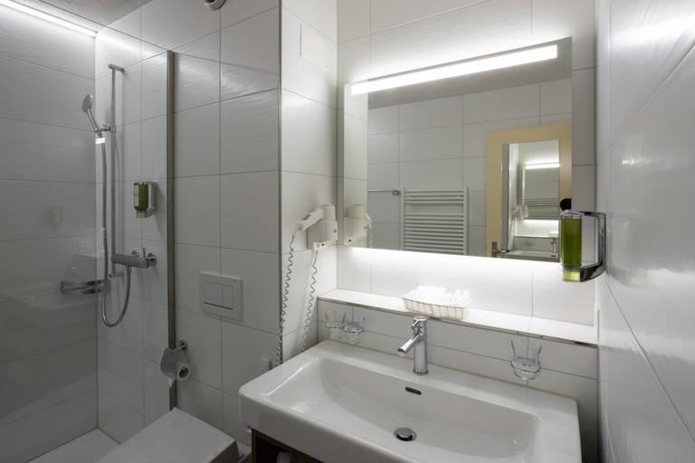 Bathroom 5, Hotel Wysses Rössli, Schwyz