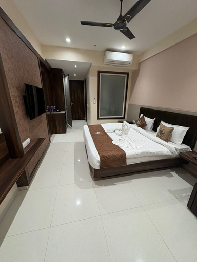 Room 3, Hotel Maheshwaram Vijay Nagar Indore, Indore