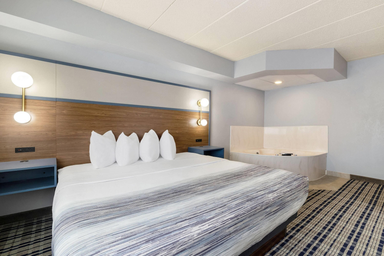 Bedroom 2, AmericInn by Wyndham Chamberlain - Conference Center, Brule