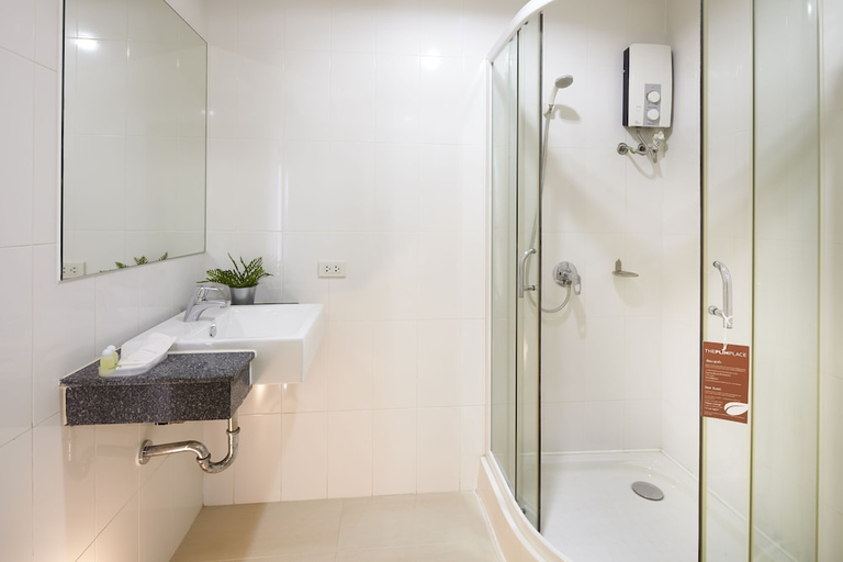 Bathroom 3, The Plimplace 2, Chatuchak