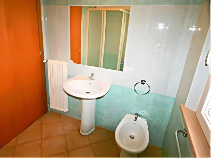 Bathroom 2, Residence Algarve, Rimini