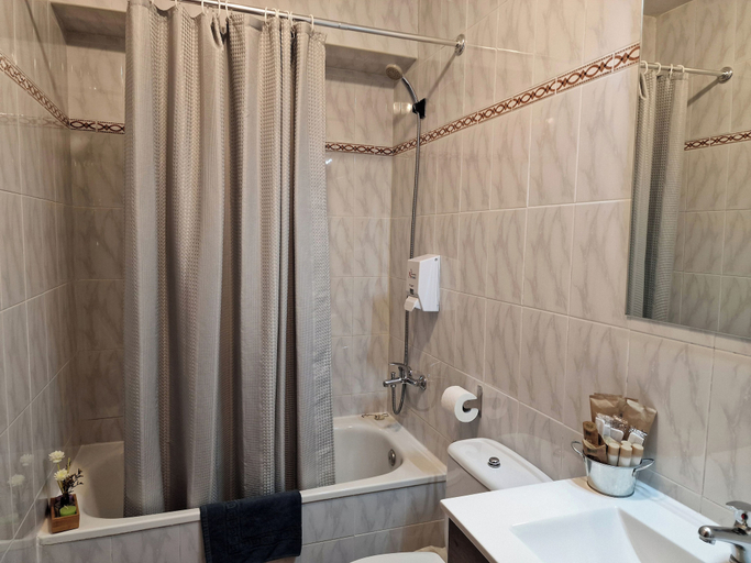 Bathroom 3, Apartamentos Nevandi, Cantabria