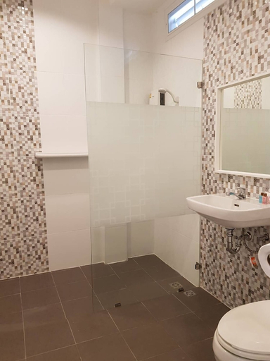 Bathroom 4, The Cube Resort, Muang Chanthaburi