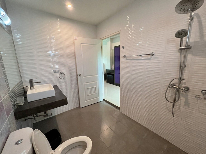 Bathroom 3, 宁静度假村(The Serenity Resort), Sattahip