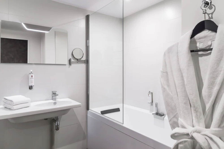 Bathroom 4, Najeti Hôtel Lille Nord, Nord