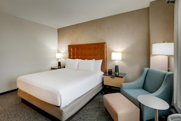 Bedroom 3, Drury Inn & Suites Montgomery, Montgomery