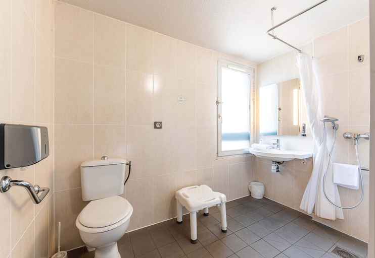 Bathroom 5, B&B HOTEL Chambery La Cassine, Savoie