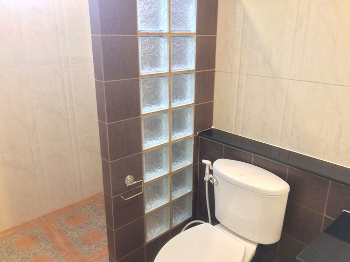 Bathroom 3, Suanrak Resort, Muang Suphanburi