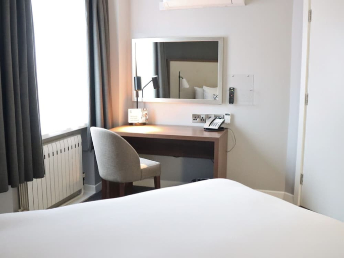 Bedroom 1, Garner Hotel Preston Samlesbury, Lancashire