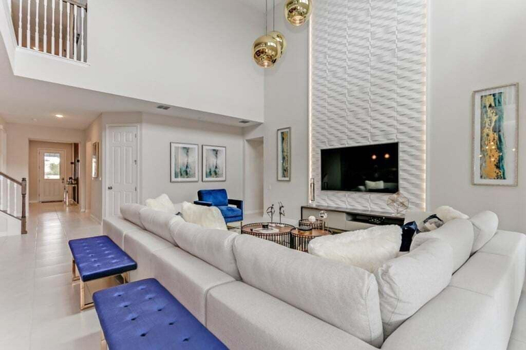 Living area 2, Luxury High Ceilings Pool, Spa Beautiful Home! 6 Bedroom Villa, Osceola
