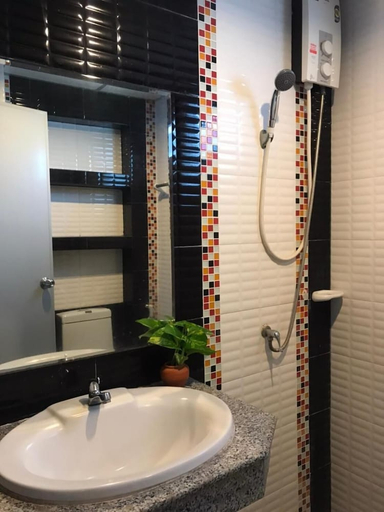 Bathroom 4, Grand Esie Service Apartment, Pluak Daeng