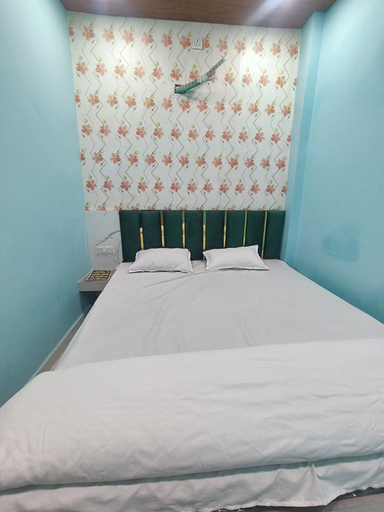 Room 2, Shree Gora Parvati Stay, Ujjain