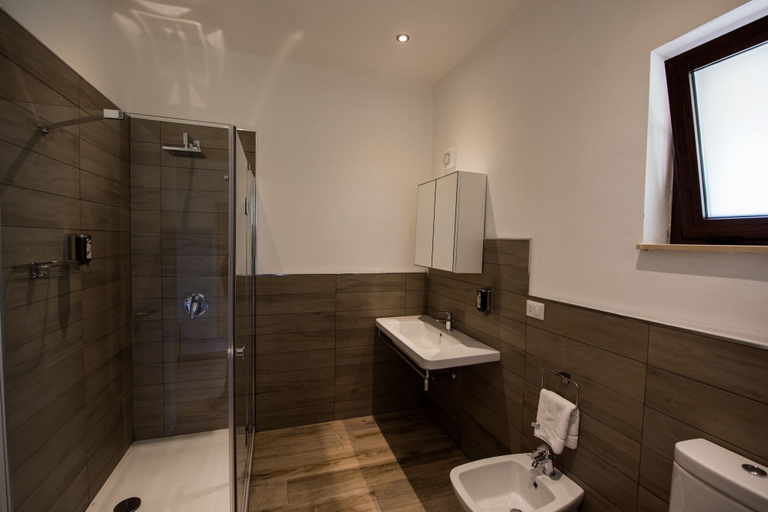 Bathroom 4, Vecchia Masseria, Catania