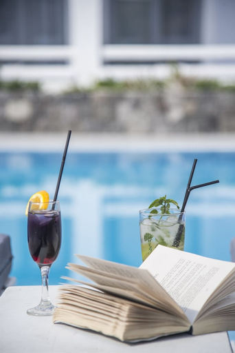 Food & Drinks 4, Blue Waves, South Aegean