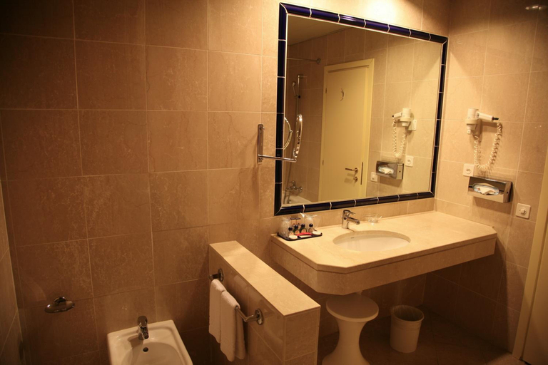 Bathroom 4, Hotel De La Paix, Lugano