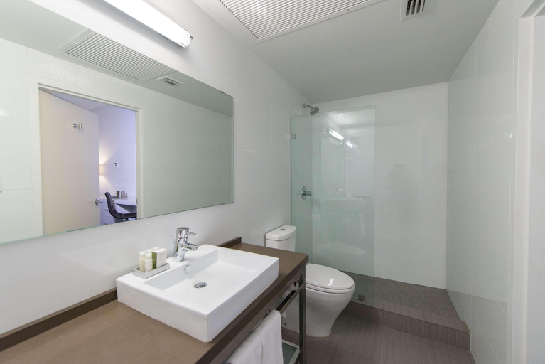 Bathroom 4, YVE Hotel Miami, Miami-Dade