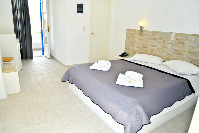 Bedroom 2, Glaronissia Hotel, South Aegean