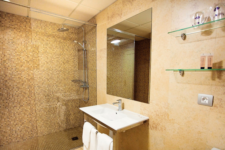 Bathroom 4, Elba Castillo San Jorge & Antigua Suite Hotel, Las Palmas