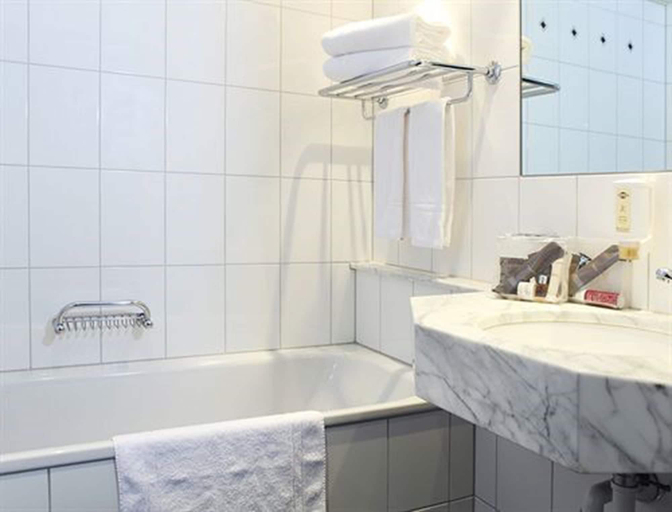 Bathroom 4, Hotel Montana - contactless self check-in, Zürich