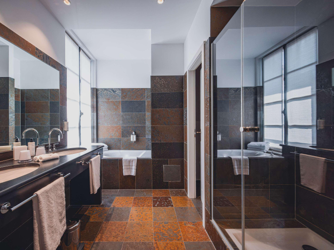 Bathroom 3, Cour du Corbeau Hotel Strasbourg - MGallery Collection, Bas-Rhin