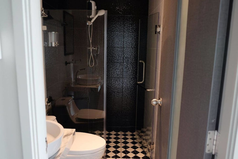 Bathroom 3, V Varee Bangkok, Phra Nakhon