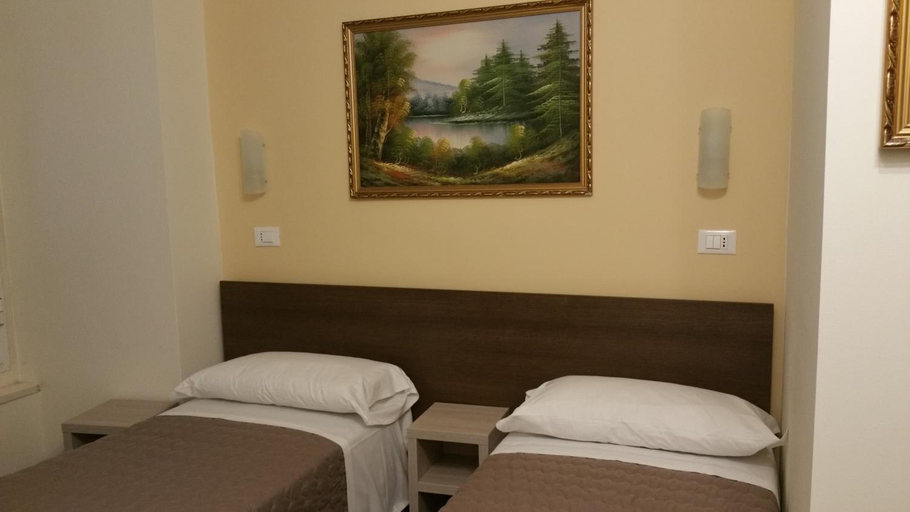 Bedroom 3, Hotel Tommaseo, Genova