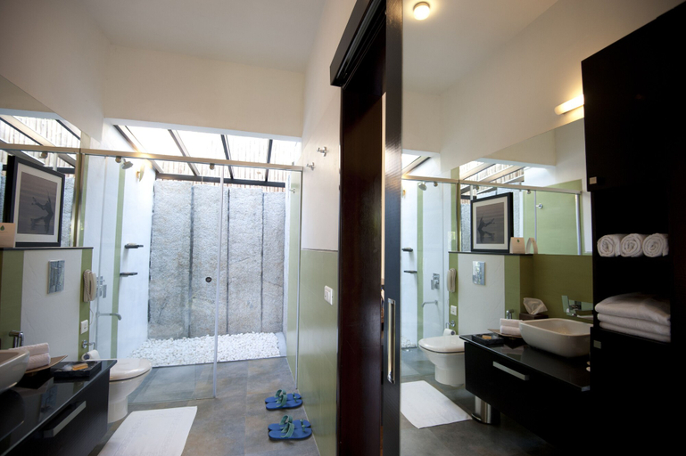 Bathroom 4, Niraamaya Cardamom Club, Idukki