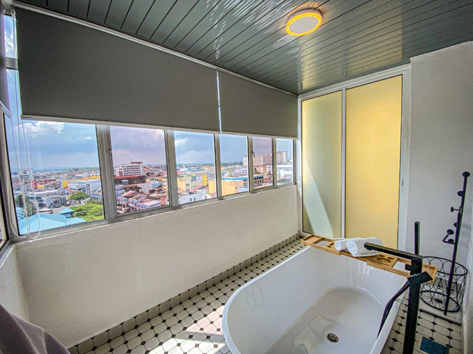 Bathroom 4, Muar Traders Hotel, Muar