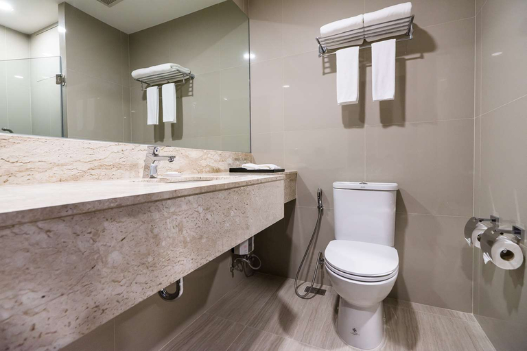 Bathroom 4, Best Western Sukhumvit 2 Hotel, Khlong Toey