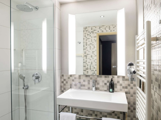 Bathroom 4, Adagio La Defense Esplanade Aparthotel, Hauts-de-Seine
