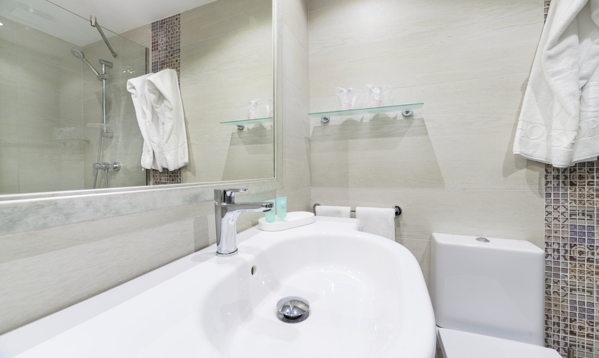 Bathroom 5, Hoposa Hotel Niu, Baleares