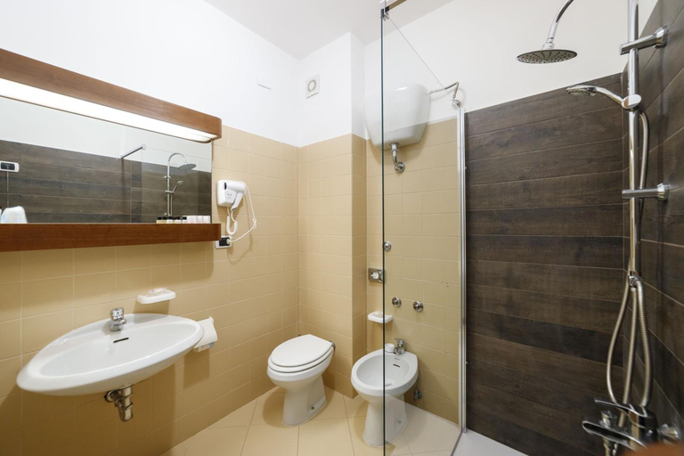 Bathroom 3, Hotel Sakura, Sure Hotel Collection by Best Western, Napoli