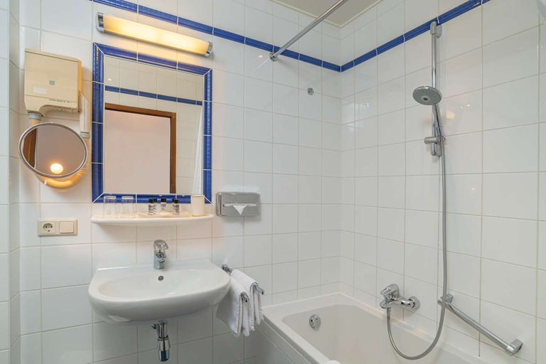 Bathroom 3, Grand Hotel Cravat, Luxembourg