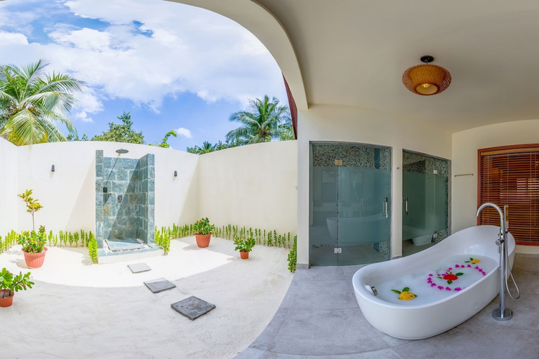 Bathroom, Furaveri Maldives, Raa Atoll