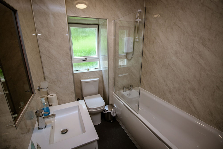 Bathroom 4, Charing Cross Hotel, Glasgow