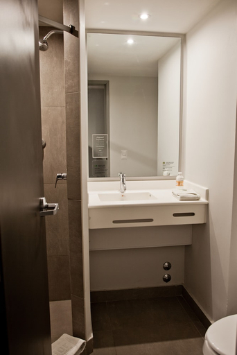 Bathroom 3, City Express Junior by Marriott Ciudad Del Carmen, Carmen