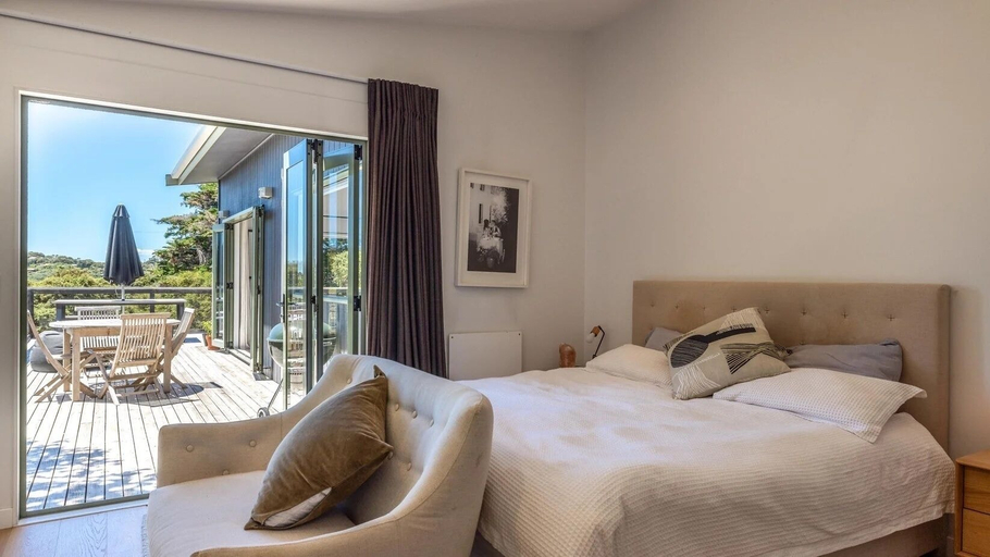 Room 3, Onetangi Seaview Residence, Auckland