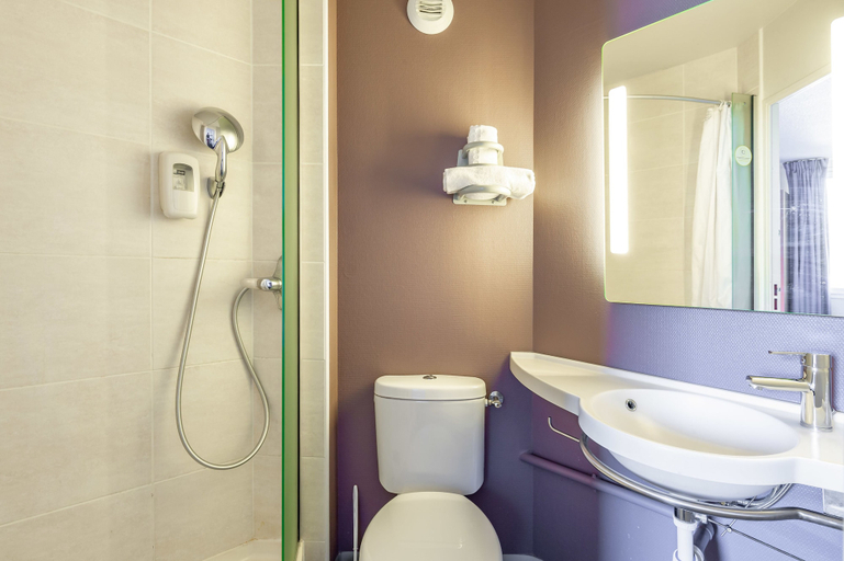 Bathroom 4, B&B Hotel Toulon Ollioules, Var