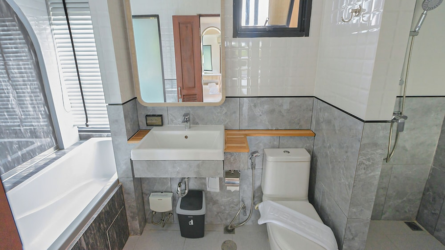 Bathroom 2, B2 Krabi Premier Hotel, Mueang Krabi