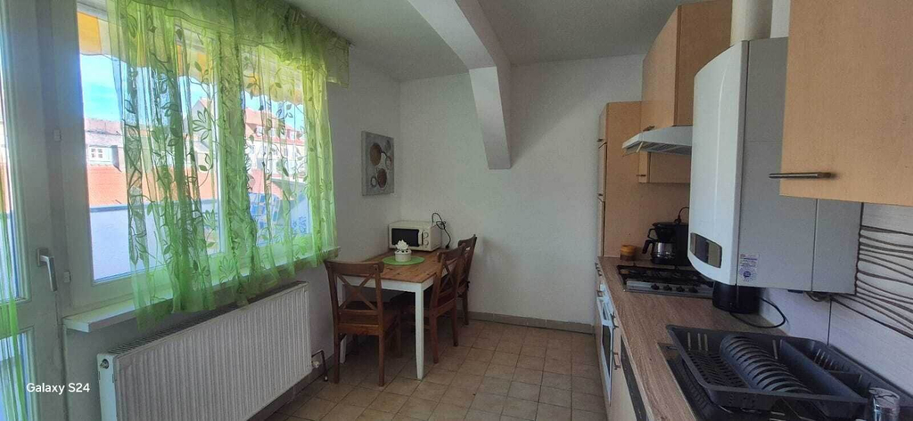 Private kitchen 5, Modern 3BR Apt With Balcony City Center, Wien